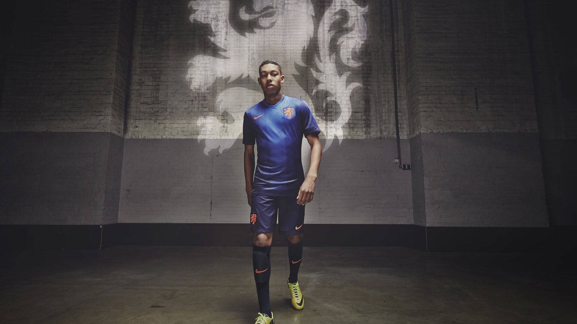 哈兰德梅开二度、安东尼MVP!多场大战精彩纷呈,哈兰德和梅西