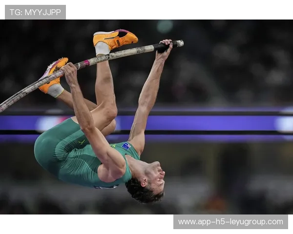 体操赛场惊魂！高难动作失误险酿重大事故