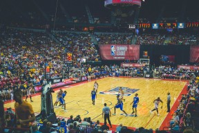 乐鱼体育(中国)官方网站-山本由伸累到举不起MVP奖杯！Kiké默默帮忙球迷：感动到哭，感动到哭的成语